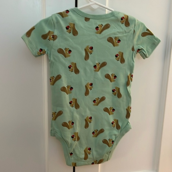 NWOT Size 24M Amazon Essentials Onesie - Picture 2 of 3